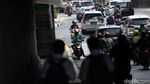 Bahaya! Pemotor Nekat Lawan Arah di Manggarai