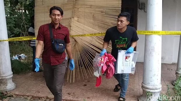 Rumah kost drive thru digerebek/