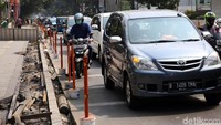 Kemacetan panjang terjadi di Jalan Raya Cikini, Jakarta Pusat, Senin (22/7/2019).