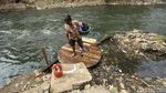 Hiruk Pikuk Aktivitas Warga di Tepian Sungai Ciliwung