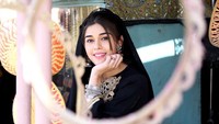 Eisha Singh merupakan pemeran Zara dalam sinetron bertajuk Ishq Subhan Allah. Dok. Instagram/eishasingh