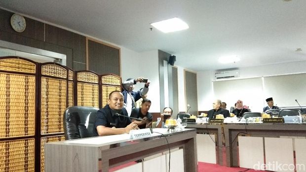 Wakil Gubernur Sulawesi Selatan (Sulsel) Andi Sudirman Sulaiman memenuhi panggilan Pansus Hak Angket Gubernur Sulsel, Senin (22/7/2019)