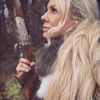 Dilansir Sunday Times, dalam setahun terakhir, ia sudah berburu 125 burung dara, 80 ayah pegar, 40 bebek, dan empat kijang. Foto: Instagram @rachelcarriehunting