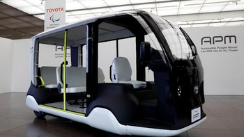 Selain itu, ada pula mobil listrik milik Toyota yang akan membantu penyelenggaraan pesta olahraga internasional tersebut. Mobil listrik ini memiliki kecepatan hingga 20 km per jam dan dapat menampung hingga lima penumpang dalam satu kali perjalanan.