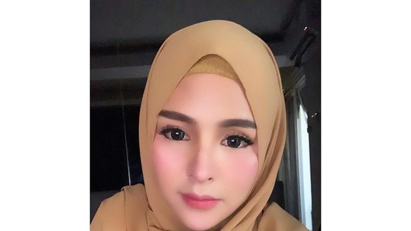 Gaya Hijab Thya Sethya, Si Cantik Mantan Gadis Ring MMA