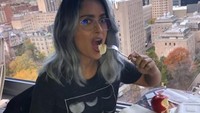 Karirnya di dunia perfilman memang bukan baru-baru ini saja. Salma sudah membintangi lebih dari 30 judul film. Ia juga pernah jadi nominasi penghargaan Oscar. Foto: instagram @salmahayek