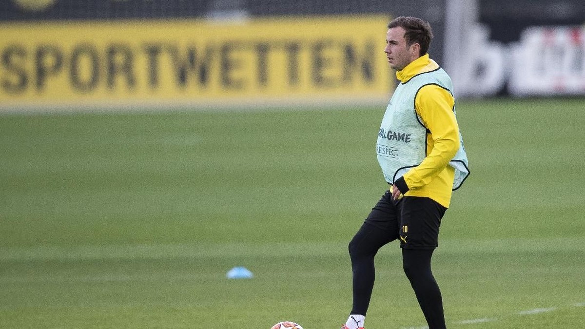 Mario Goetze tengah berada di persimpangan kariernya bersama Dortmund (Maja Hitij/Getty Images)