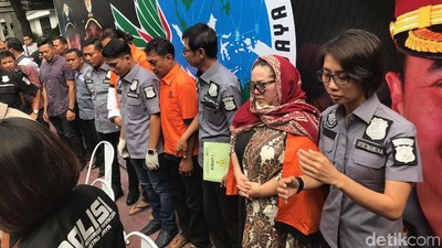 Penampakan Nunung Berbaju Tahanan