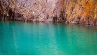 Akhirnya bekas galian tambang ini menjadi tempat pembuangan limbah beracun. Tapi karena bahan kimia yang dibuang ke tempat ini, justru Monte Neme memiliki warna yang indah. (iStock)