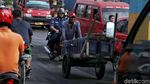 Potret Para Pedagang Air Bersih Kala Kemarau Melanda Ibu Kota