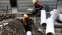 Proyek revitalisasi trotoar di Cikini ini sebelumnya ramai menarik perhatian warga. Salah satunya saat Kadiv Advokasi dan Hukum DPP Partai Demokrat Ferdinand Hutahaean mengkritik pelebaran trotoar di Jalan Cikini Raya yang dinilai membuat macet. Dia menyebut lebar trotoar cukup hanya 1,5 meter saja.