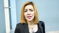 Barbie pun tampak terburu-buru karena hendak menjenguk Galih. Pool/Palevi S/detikFoto.