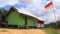 Perjuangan agar anak dapat sekolah di sini sungguh luar biasa. Mereka tidak mengenal lagu Indonesia Raya, tidak mengetahui betapa besar dan luasnya bangsa kita ini, sehingga saya berusaha bagaimana caranya agar mereka mencintai negaranya ini, mengenal Indonesia, dan juga Pancasila, ujar wanita berusia 65 tahun tersebut dalam satu kesempatan. Pool/Pertamina EP.
