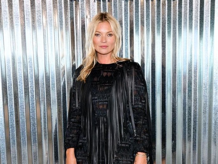 model tubuh pendek NEW YORK, NY - SEPTEMBER 08: Kate Moss attends the Longchamp Spring/Summer 2019 Runway Show at World Trade Center on September 8, 2018 in New York City. (Photo by Jared Siskin/Getty Images for Longchamp)