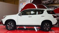 Isuzu MU-X 4x2 i-Series ditopang mesin Turbo Diesel Isuzu 4JK1-TC, 2.5L berteknologi Direct Fuel Common Rail bertekanan tinggi. Mesin itu memiliki tenaga sebesar 136 ps dan torsi flat 32,6 Kgm/1.800-2.800 rpm. Mesin MU-X ini juga didukung system Turbocharge Intercooled VGS (Variable Geometry System).