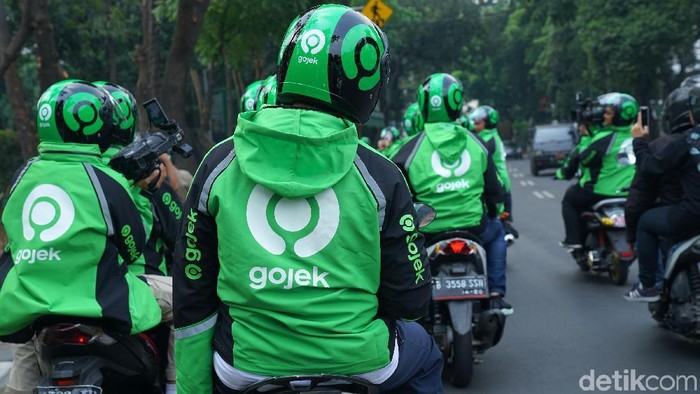 Gojek meresmikan logo barunya yang melambangkan kekuatan ekosistem Gojek sekaligus apresiasi kepada seluruh pengguna dan mitra Gojek. Peresmian ini dihadiri langsung oleh Founder dan CEO Gojek Nadiem Makarim.