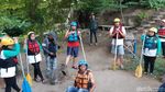 Foto Arung Jeram di Kali Elo Magelang Saat Matahari Terbenam