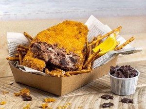 Nyamm! Es Krim Goreng Ini Bentuknya Persis Fish and Chips