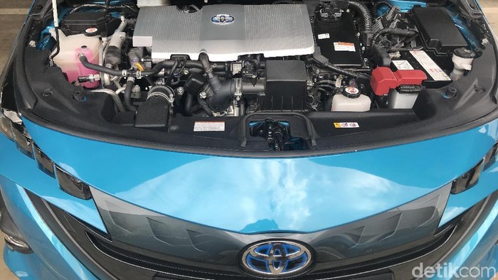 Test Drive Toyota Prius Plug-in Hybrid Electric Vehicle