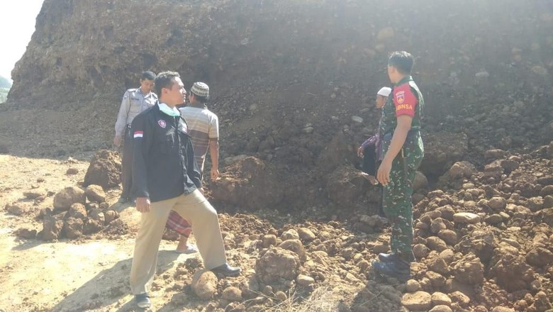 Pekerja Galian Tewas Tertimpa Longsor di Jepara Pekerja Galian Tewas Tertimpa Longsor di Jepara