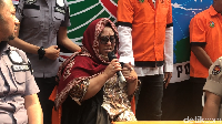 Nunung meminta maaf sambil menangis dan menyesali perbuatannya itu. Hanif Hawari/detikHOT