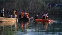 Pesawat latih jenis Cessna yang diawaki dua siswa jatuh di Sungai Rambatan Cimanuk, Indramayu, Jabar. Dalam insiden tersebut, Arthur dalam kondisi selamat dan sudah mendapat penanganan di rumah sakit. Sementara itu, Salman dilaporkan hanyut terbawa arus sungai. 