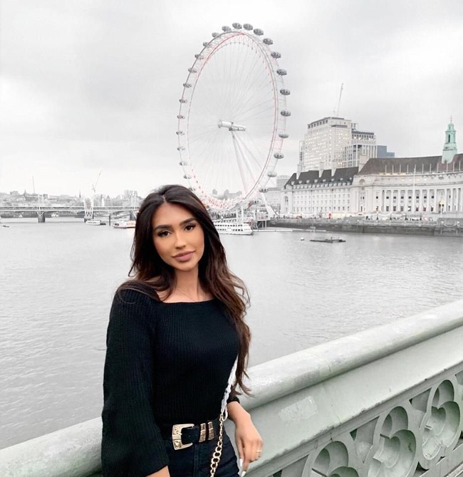 Keputusan Aysha memakai wetsuit mendapat banyak pujian terutama dari sesama wanita Muslim. Dia mengatakan mendapatkan banyak pesan teks yang mengungkapkan kebanggaan mereka pada dirinya. Foto: Facebook Aysha Khan