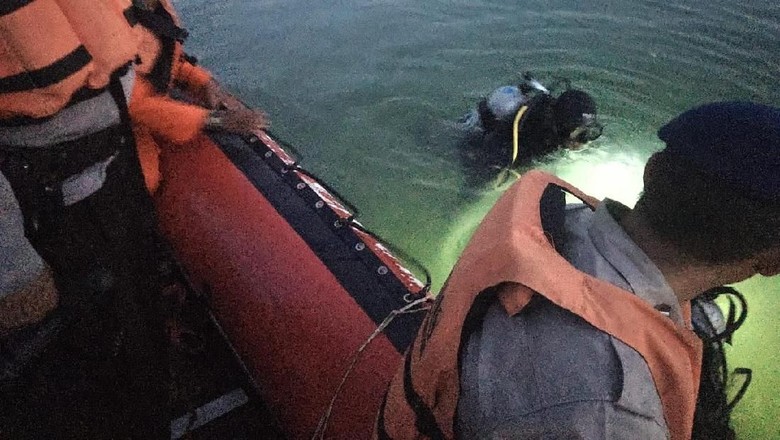 Tim Cari 1 Awak Cessna yang Hilang Terseret Arus hingga Jarak 6 KM Tim Cari 1 Awak Cessna yang Hilang Terseret Arus hingga Jarak 6 KM