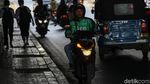 Bahaya! Pemotor Nekat Lawan Arah di Manggarai