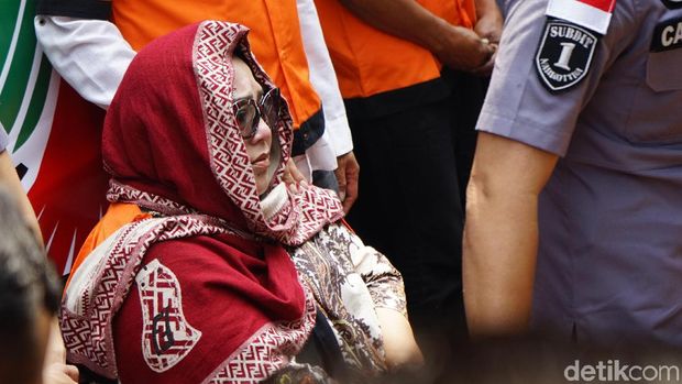 Nunung: Narkoba, Keluarga hingga Rumah Tangga Nyaris Hancur