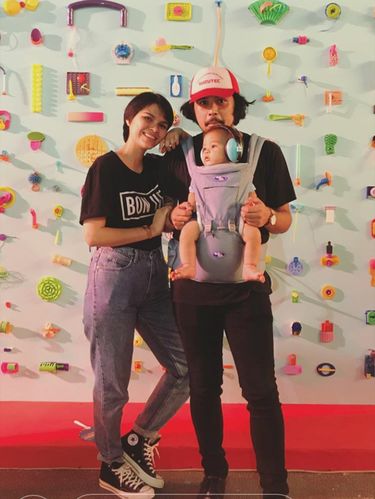 Kok Bisa Petra Sihombing dan Firrina Bawa Bayi ke We The Fest?