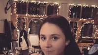 Beberapa waktu lalu Megan akhirnya menyelesaikan pendidikannya di Oxford Brookes. Potretnya saat mengenakan toga diunggah di laman Instagram sang juri MasterChef. Foto: Instagram megan__ramsay