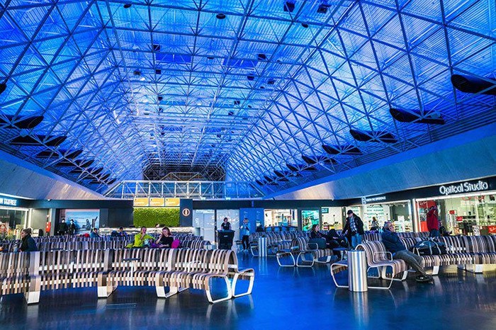 Bandara Keflavik, Islandia