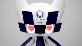 Penampakan robot maskot Olimpiade Tokyo 2020 yaitu Miraitowa yang dapat menangkap sensor dan berkomunikasi dengan manusia di sekitarnya. Reuters/Issei Kato.