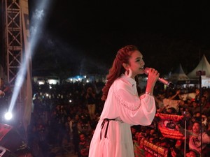 Bawakan Lagu Armada, Jihan Audy Hebohkan Gelaran BYMS Kediri