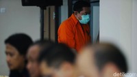 Direktorat Tindak Pidana Tertentu (Dit Tipiter) Bareskrim Polri menangkap tersangka Direktur PT Jaya Karunia Invesindo (JKI) berinisial AFAP (52) yang telah memalsukan obat keras dari generik menjadi obat paten.