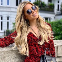 Namanya jadi kontroversi sejak dirinya ketahuan berselingkuh dengan seorang pilot. Pernikahan yang telah dibina dengan Van der Vaart selama delapan tahun itu pun kandas pada 2013. Foto: Instagram @sylviemeis