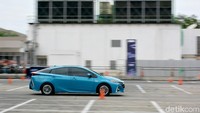 Selain ditopang desain yang canggih dan ekspresif, Prius Plug-In Hybrid EV mempunyai daya jelajah mode Electric Vehicle (EV) sepanjang 68,2 km.