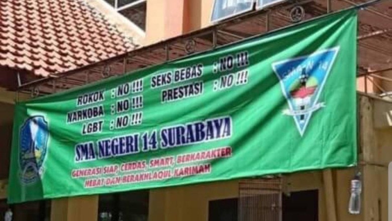Viral Foto Spanduk SMAN 14 Surabaya Bertuliskan Prestasi: No Viral Foto Spanduk SMAN 14 Surabaya Bertuliskan Prestasi: No