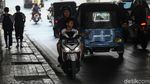 Bahaya! Pemotor Nekat Lawan Arah di Manggarai