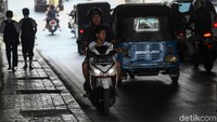 Selain berbahaya, aksi tak tertib ini juga akan menimbulkan kemacetan.