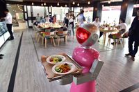 Dilayani Robot hingga Ditemani Drakula, 5 Restoran Ini Punya Konsep Nyleneh