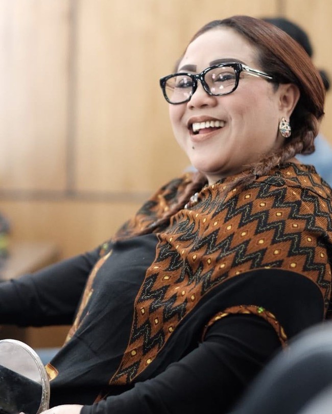 Komedian Nunung dinyatakan terinfeksi Covid-19 pada tanggal 22 September 2020. Namun saat dihubungi Sule dan Andre Taulany melalui video call pada 30 September 2020, Nunung mengatakan dirinya sudah negatif Corona. Setelah negatif, Nunung yang dikenal sebagai pemain Srimulat sudah diperbolehkan pulang oleh dokter yang menanganinya selama di rumah sakit. Sudah (negatif corona) alhamdulillah. Sama dokter sudah diperbolehkan pulang ke rumah, kata Nunung. Foto: Instagram triretnoprayudati_nunung/nungers63.id