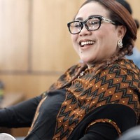 Komedian Nunung dinyatakan terinfeksi Covid-19 pada tanggal 22 September 2020. Namun saat dihubungi Sule dan Andre Taulany melalui video call pada 30 September 2020, Nunung mengatakan dirinya sudah negatif Corona. Setelah negatif, Nunung yang dikenal sebagai pemain Srimulat sudah diperbolehkan pulang oleh dokter yang menanganinya selama di rumah sakit. Sudah (negatif corona) alhamdulillah. Sama dokter sudah diperbolehkan pulang ke rumah, kata Nunung. Foto: Instagram triretnoprayudati_nunung/nungers63.id