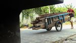 Bisnis Kayu Bekas Pembawa Rejeki