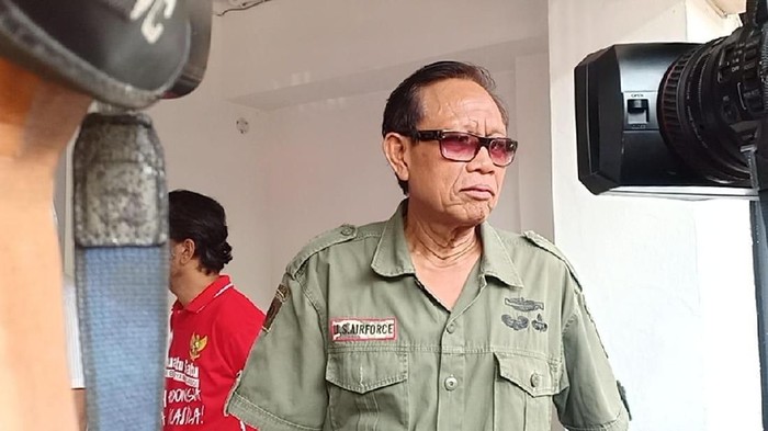 Tarzan dan Tessy Srimulat Besuk Nunung di Polda Metro Jaya