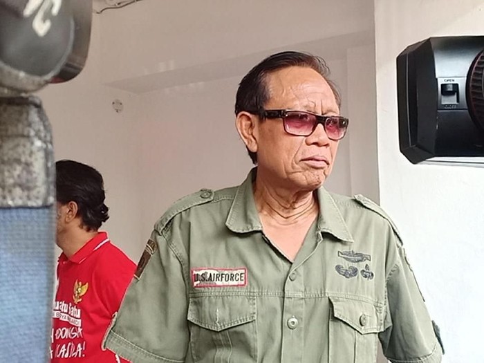 Tarzan dan Tessy Srimulat Besuk Nunung di Polda Metro Jaya