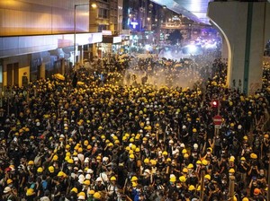 Demo di Hong Kong Kaos, Polisi Tembakkan Gas Air Mata dan Peluru Karet