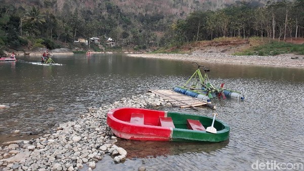 Untuk mencapai wahana baru itu, pengunjung hanya perlu melakukan perjalanan darat sejauh 26 kilometer dari jantung Kota Yogyakarta ke arah selatan (Pradito/detikcom) Untuk mencapai wahana baru itu, pengunjung hanya perlu melakukan perjalanan darat sejauh 26 kilometer dari jantung Kota Yogyakarta ke arah selatan (Pradito/detikcom)