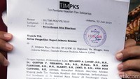 Aset-aset yang diajukan sita itu milik para tergugat. Adapun kelima tergugat itu adalah tergugat I Dewan Pengurus Pusat PKS Abdul Muiz Saadih; tergugat II Hidayat Nur Wahid, Surahman Hidayat, Abdi Sumaithi, dan Abdul Muiz Saadih; serta tergugat III Dewan Pengurus Pusat PKS Mohamad Sohibul Iman.